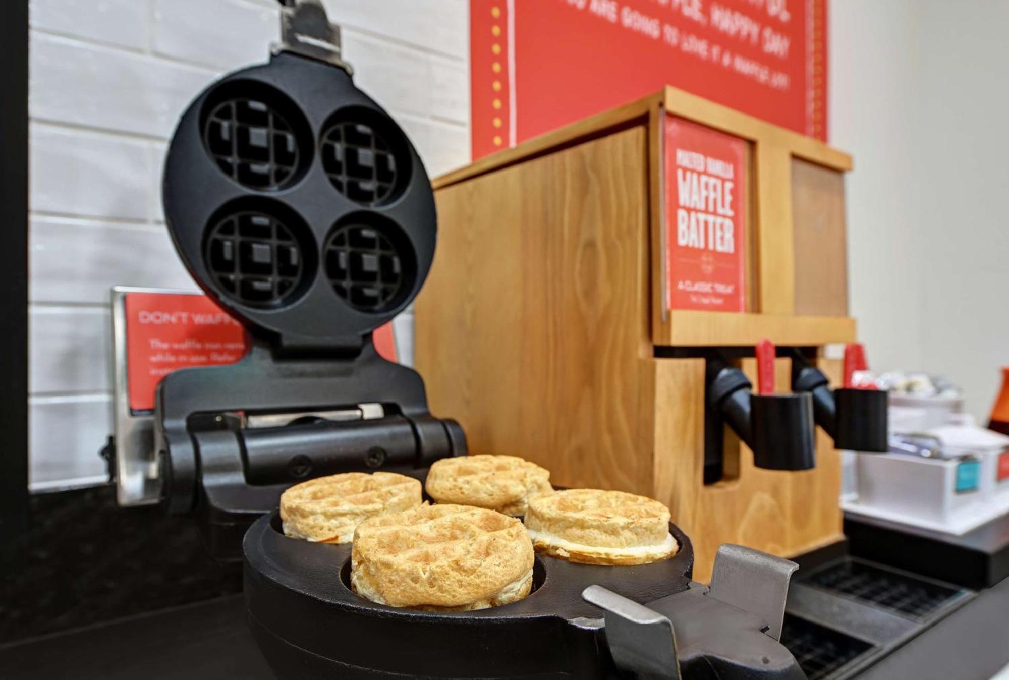 ハンプトン イン ローズバーグ エクステリア 写真